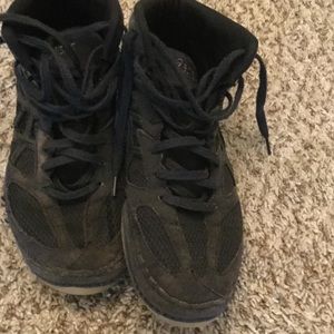 Wrestling shoes