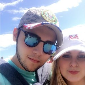 Meet your Posher, Simon