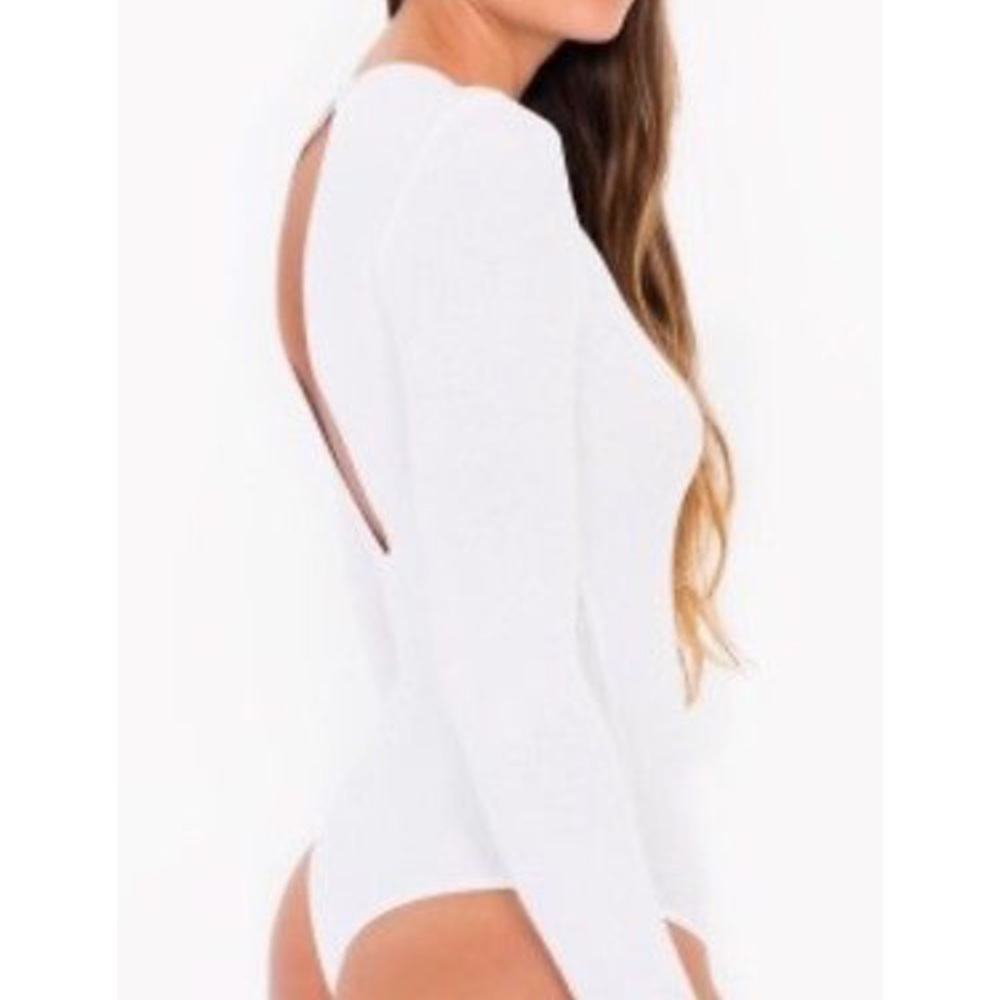 Aa long sleeve crew neck bodysuit w cutout