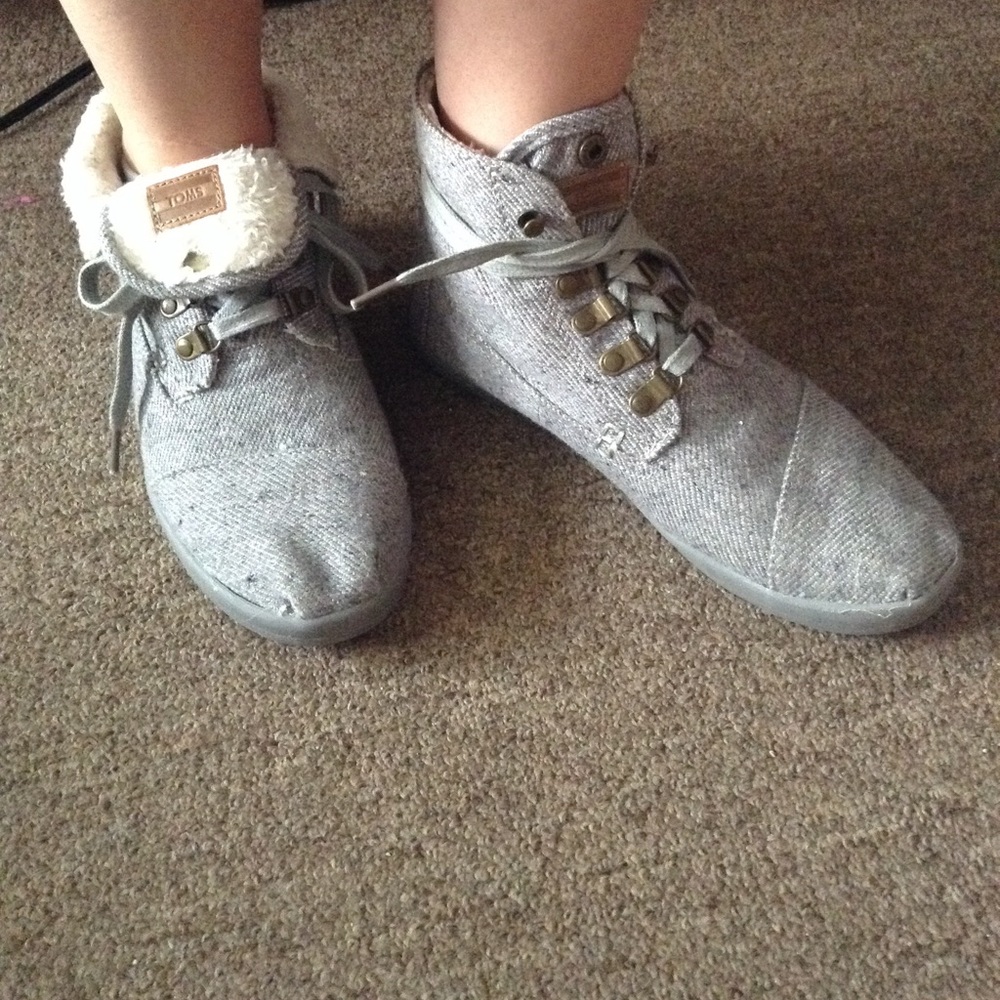 **SOLD** Tom's boots / shoes!