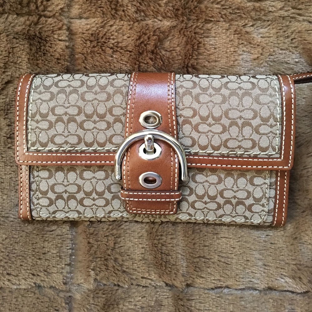 🎉Host pick🎉Coach Soho signature wallet