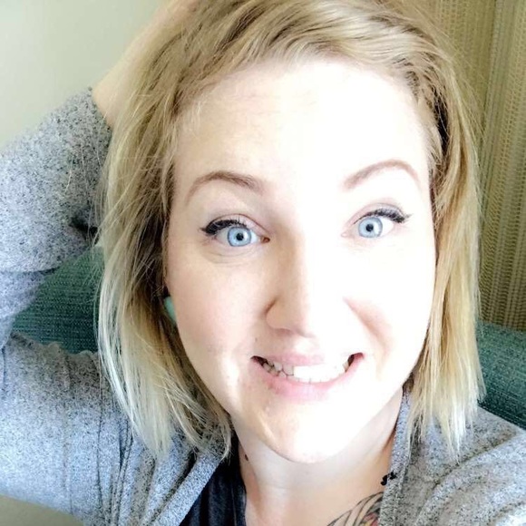 Meet your Posher, Heather - Picture 2 of 7