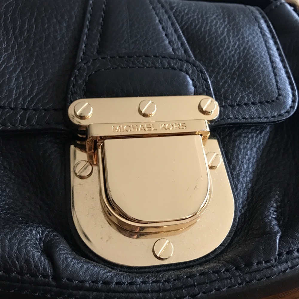 Michael Kors Charlton Crossbody Bag (black) - Picture 4 of 5
