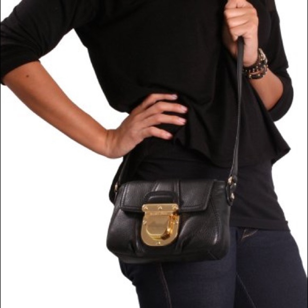 Michael Kors Charlton Crossbody Bag (black) - Picture 2 of 5