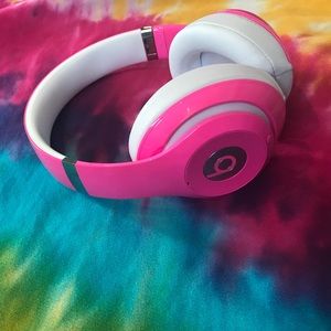 Pink beats by dre
