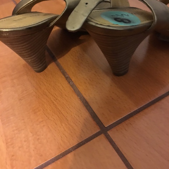 Heels - Picture 2 of 2