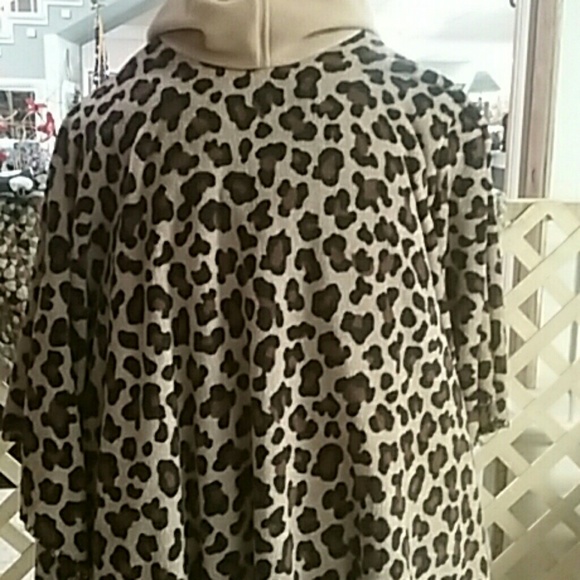 Hand made lepored print ladies hooded ponco - Picture 4 of 8