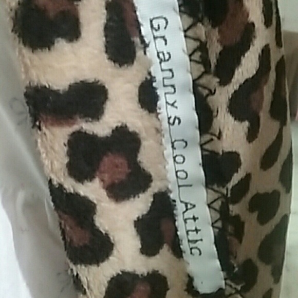 Hand made lepored print ladies hooded ponco - Picture 7 of 8