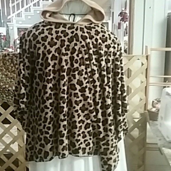 Hand made lepored print ladies hooded ponco - Picture 8 of 8