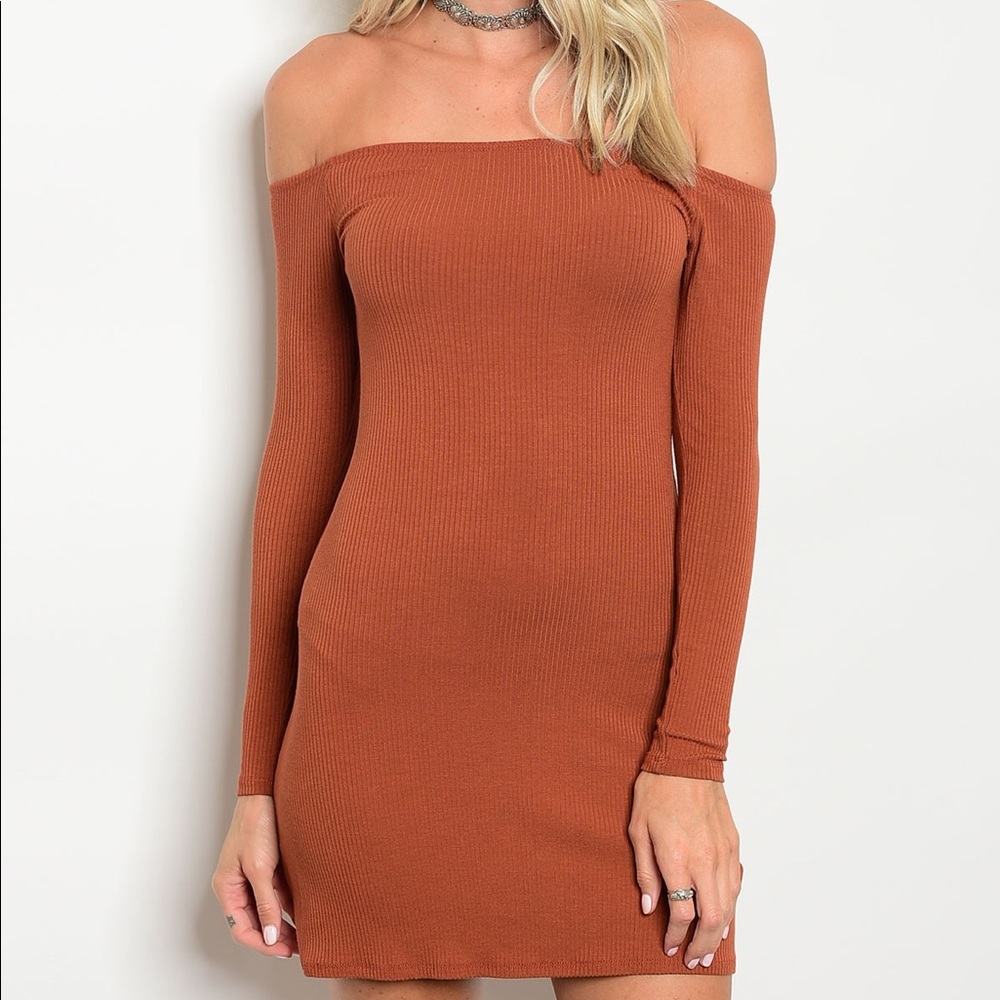⭐️NEW ARRIVAL⭐️ Rust Ribbed Off the Shoulder Dress - Picture 2 of 3