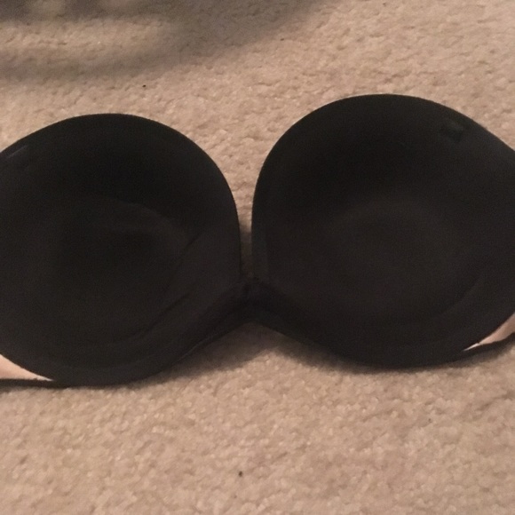 Black strapless Victoria's Secret bra - Picture 2 of 3