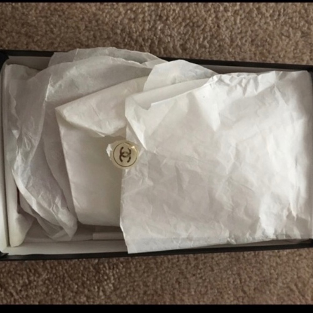 NWT Chanel Kitten heels - Picture 3 of 4