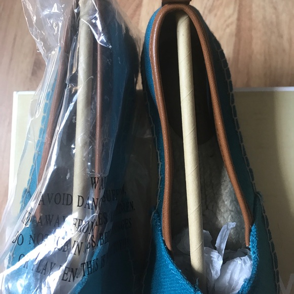 ‼️SALE until 4/8/23‼️ 🆕NWT MICHAEL MichaelKors Turquoise Slip on Canvas - Picture 3 of 8