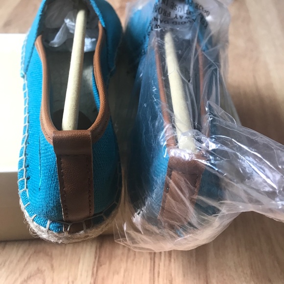 ‼️SALE until 4/8/23‼️ 🆕NWT MICHAEL MichaelKors Turquoise Slip on Canvas - Picture 4 of 8