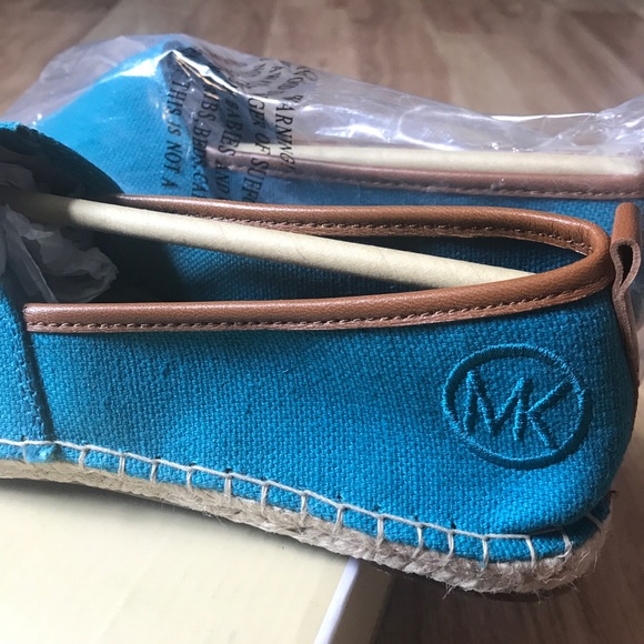 ‼️SALE until 4/8/23‼️ 🆕NWT MICHAEL MichaelKors Turquoise Slip on Canvas - Picture 5 of 8