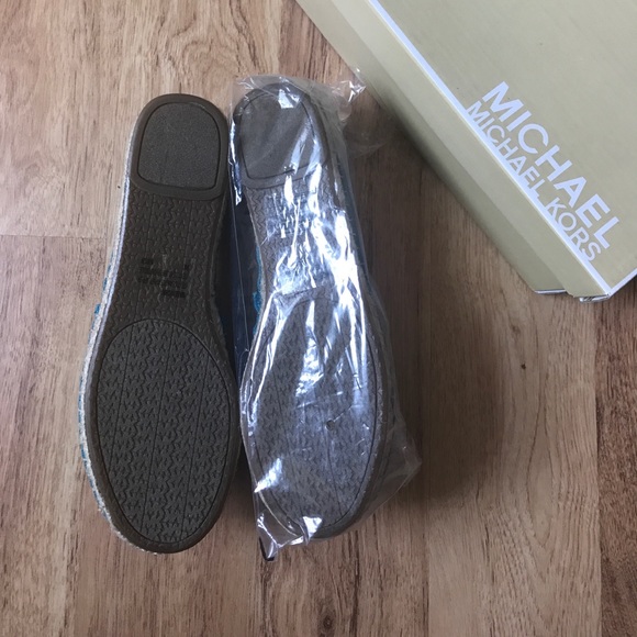 ‼️SALE until 4/8/23‼️ 🆕NWT MICHAEL MichaelKors Turquoise Slip on Canvas - Picture 8 of 8