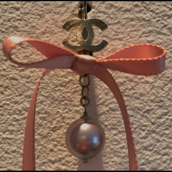 Vintage Chanel Ribbon earrings - Picture 2 of 7