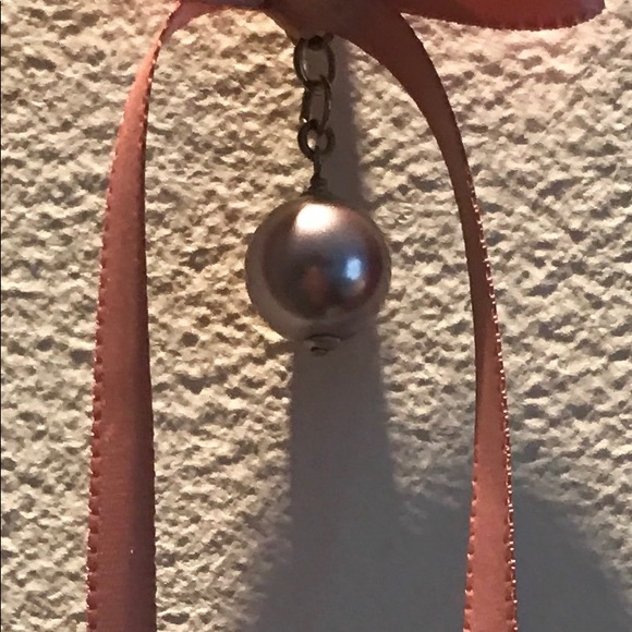 Vintage Chanel Ribbon earrings - Picture 3 of 7