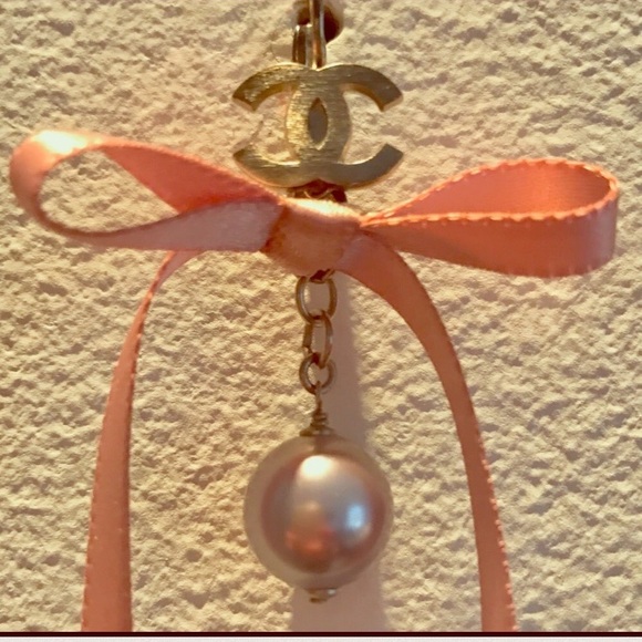 Vintage Chanel Ribbon earrings - Picture 5 of 7