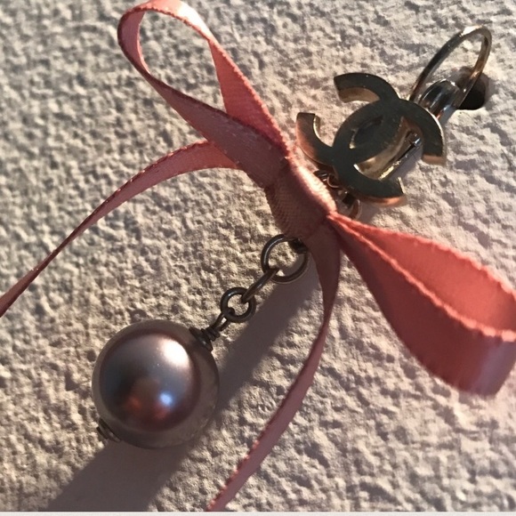 Vintage Chanel Ribbon earrings - Picture 7 of 7