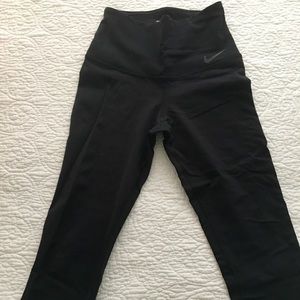 Nike Sculpt Capri Compression Workout Legging