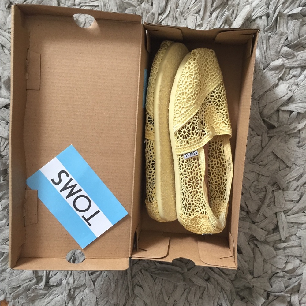 Yellow Lace Toms