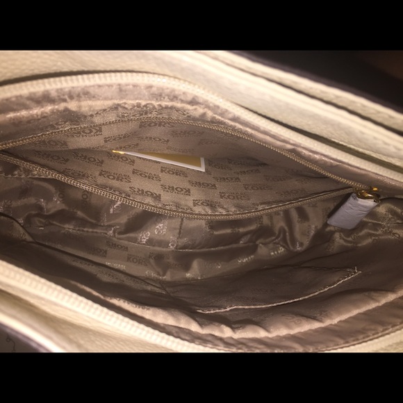 ♦️SOLD♦️Michael Kors large tote - Picture 5 of 6