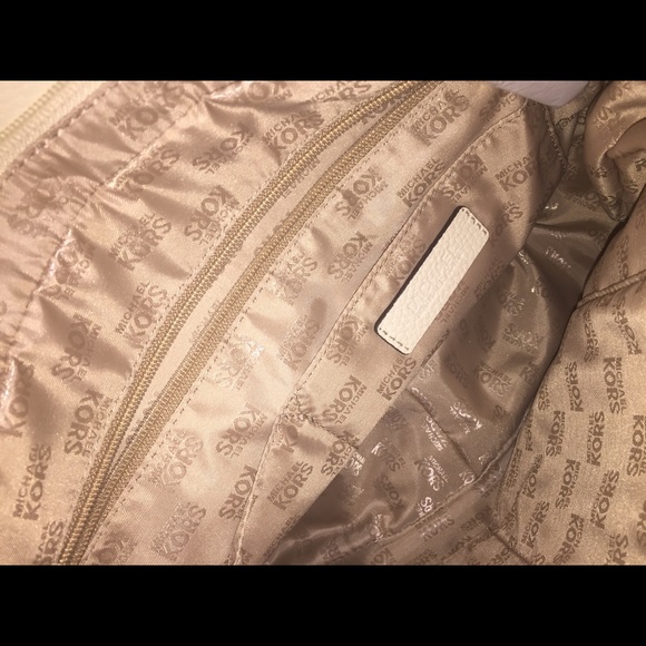 ♦️SOLD♦️Michael Kors large tote - Picture 6 of 6