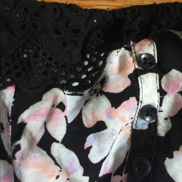 Cropped top and shorts bundle - Picture 3 of 5