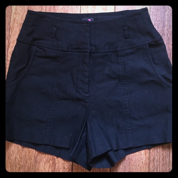 Cropped top and shorts bundle - Picture 2 of 5