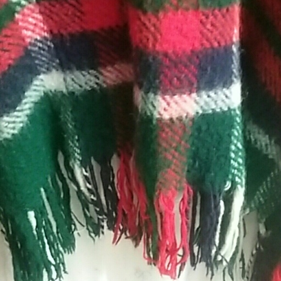 Hand made unisex poncho with a hood - Picture 2 of 6