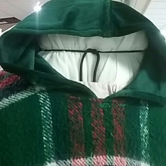 Hand made unisex poncho with a hood - Picture 3 of 6