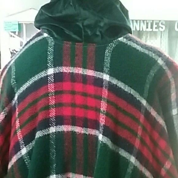 Hand made unisex poncho with a hood - Picture 6 of 6