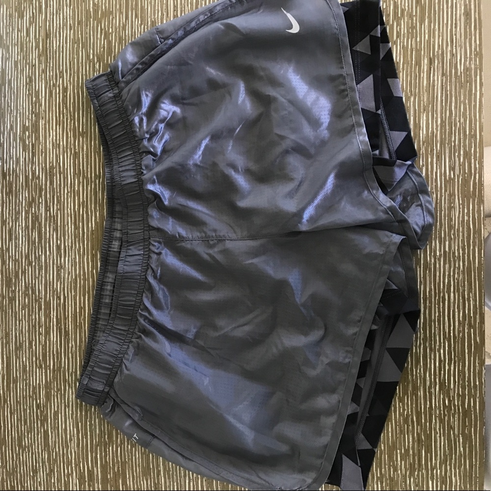 DryFit Nike 2 in 1 shorts ⭐️🙌🏼in M