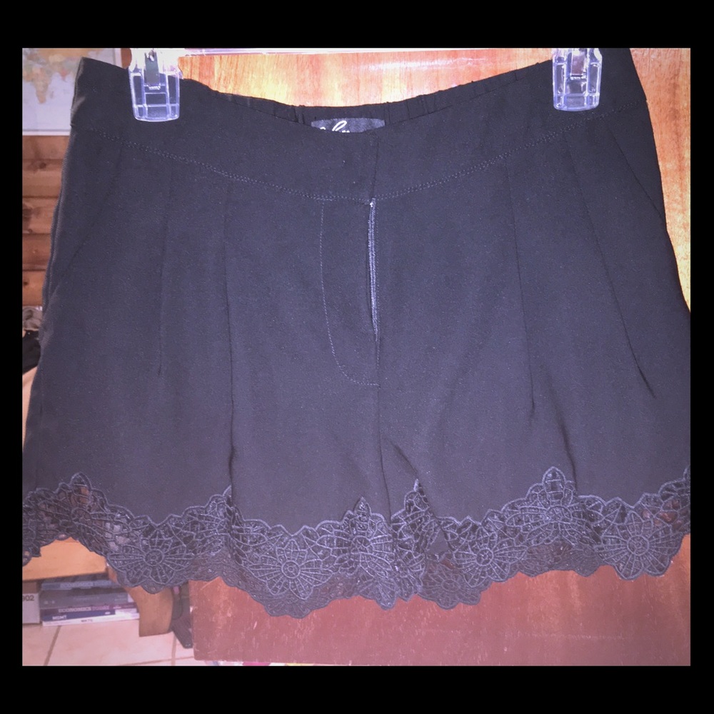 Black M shorts