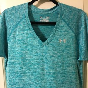 Under Armour Semi-Fitted Vneck Top