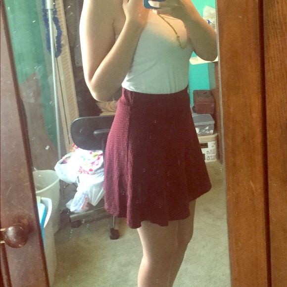 Living Doll Los Angeles burgundy skirt - Picture 1 of 4