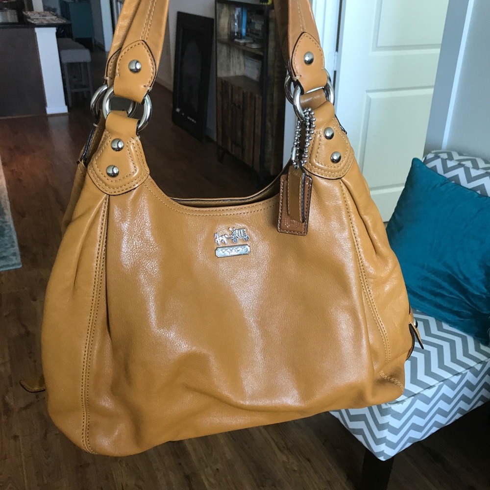 Coach Madison Maggie Shoulder Bag