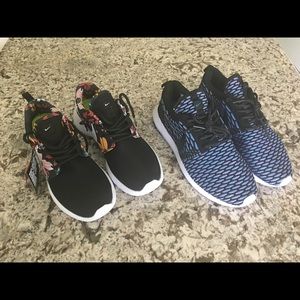 2 pairs of Nike Roshe Run