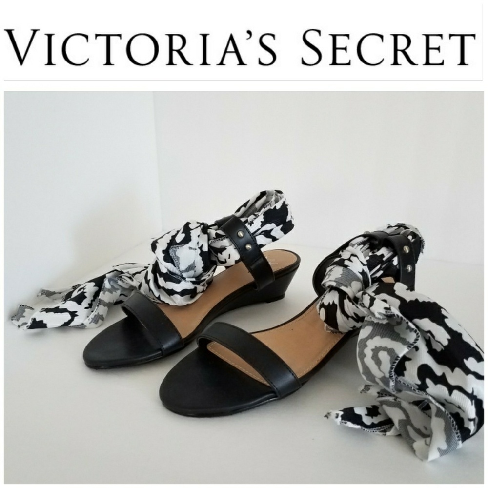 New Colin Stuart wrap wedge sandal size 7