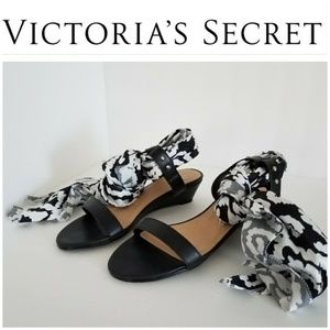 New Colin Stuart wrap wedge sandal size 7