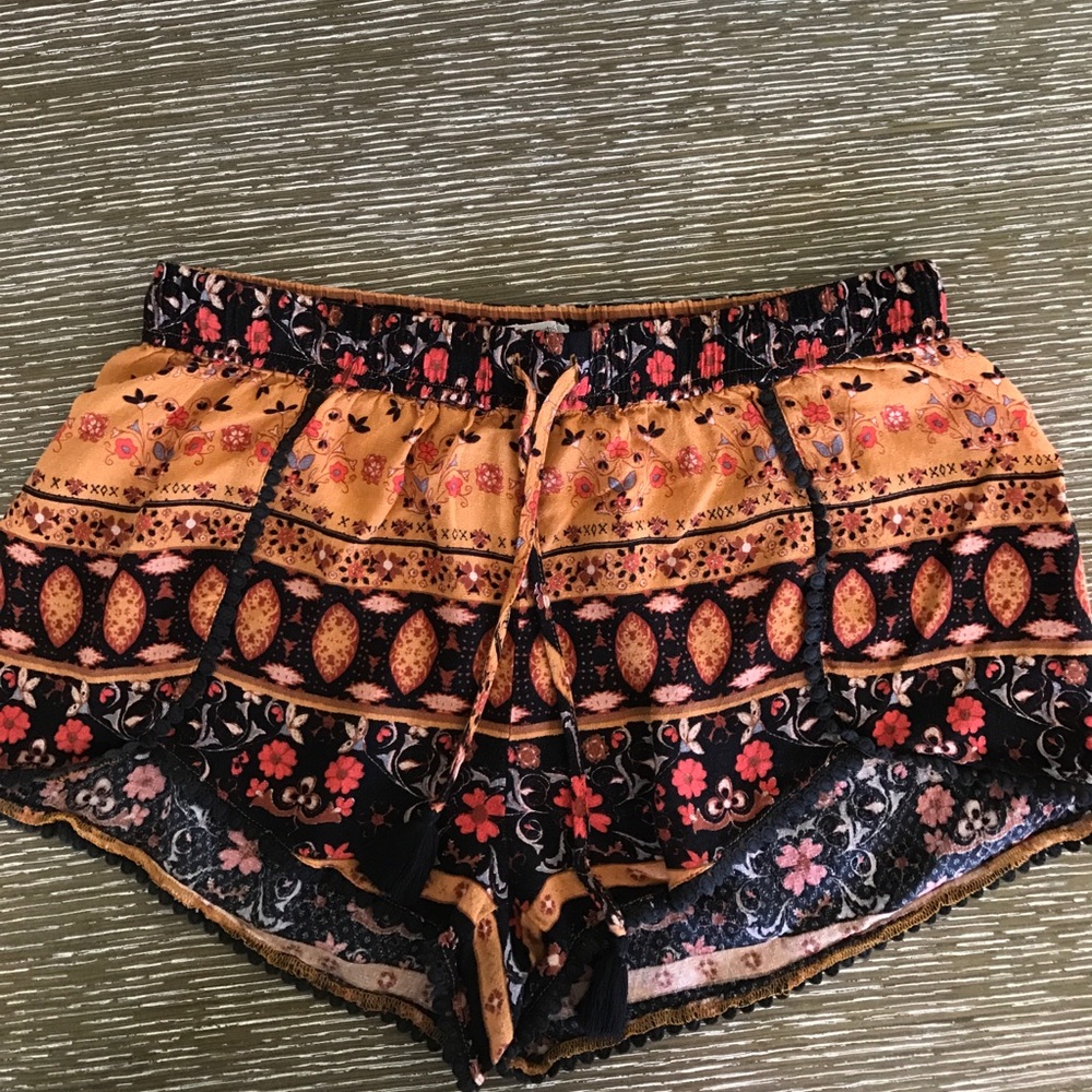 Colorful and comfy Ecote shorts ⭐️🌟⭐️