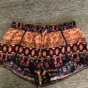 Colorful and comfy Ecote shorts ⭐️🌟⭐️