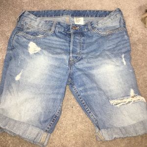 Denim shorts distressed