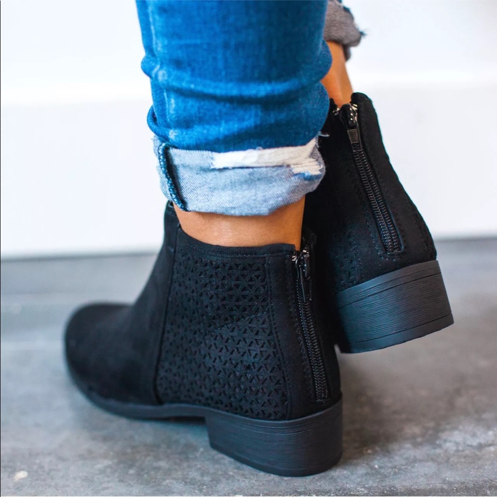 😍Restock ❗️Black cutout details ankle bootie - Picture 3 of 3