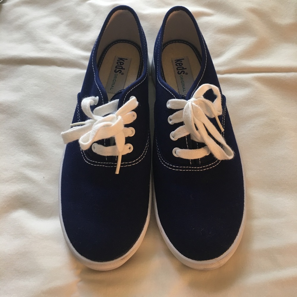 Navy blue keds