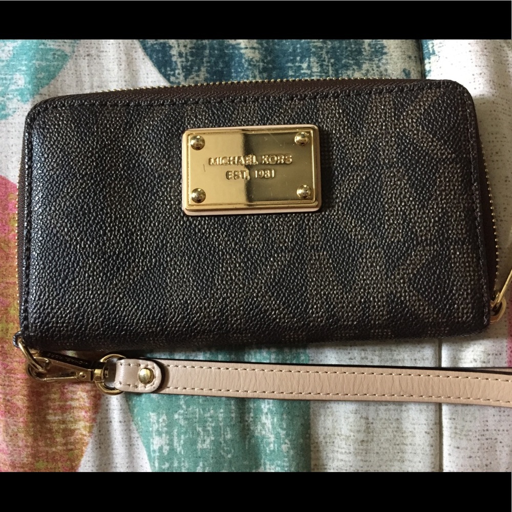 Michael Kors wristlet