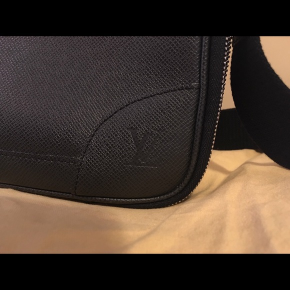 LOUIS VUITTON Taiga Odessa Laptop Briefcase - Picture 3 of 7