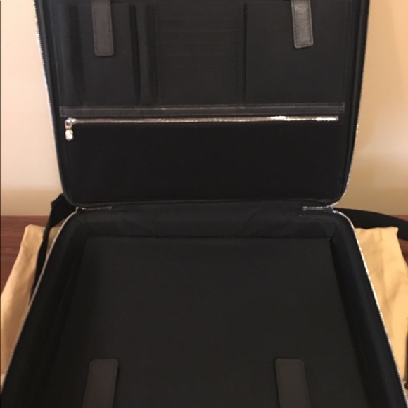 LOUIS VUITTON Taiga Odessa Laptop Briefcase - Picture 4 of 7