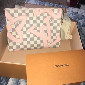 Limited edition Tahitienne Toiletry 26 pouch